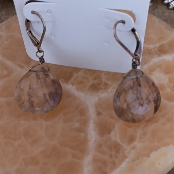 Gold Tone Leverback Tear Drop Rock or Glass Faceted Earrings - Picture 6 of 6